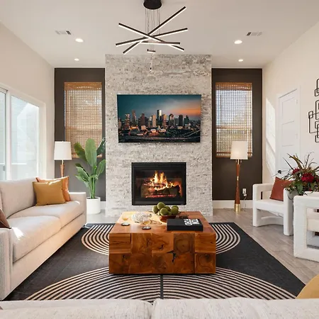 Tranquil Luxury In Central Houston W Rooftop & Balcony